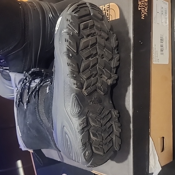 THE NORTH FACE Kids Alpenglow V WP Shoes Black/Gray Size 10 Toddler - Picture 2 of 3